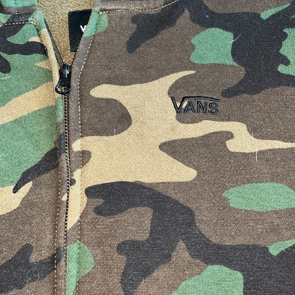 Vans Boys zippered Hoodie Sweatshirt
Green Brown Camo.  Pockets Long
Sleeve - Picture 2 of 8